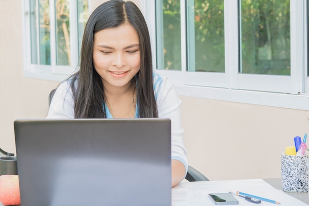 Working women and mobile phones