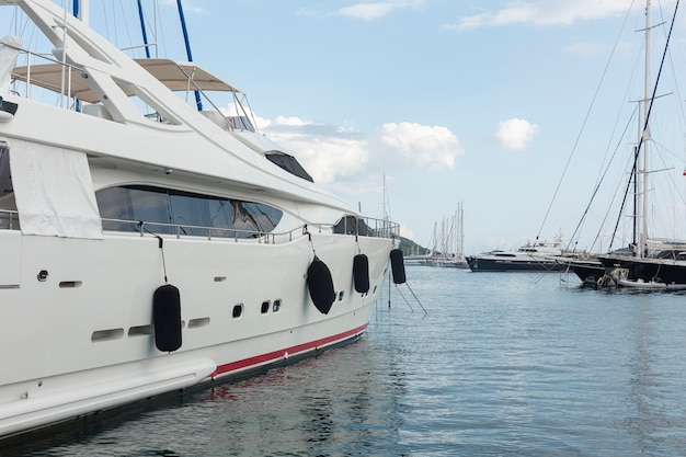 Photo yacht landscape on sea water