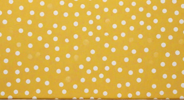 Photo a yellow background with white polka dots and white polka dots