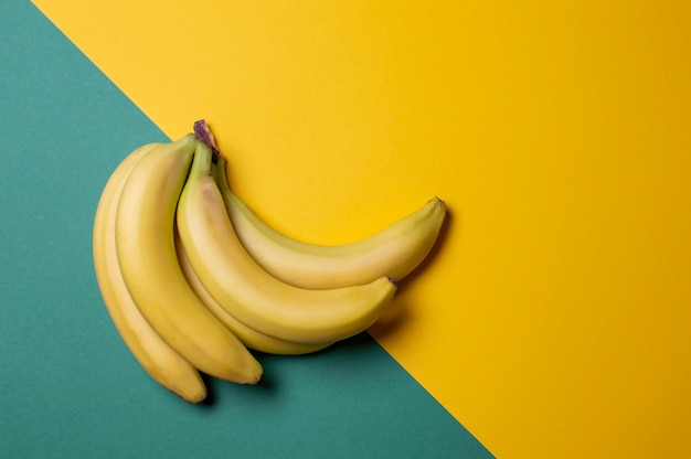 Yellow and green bananas