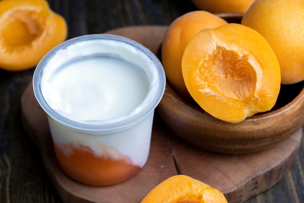 Yogurt with fresh berries and apricot jam