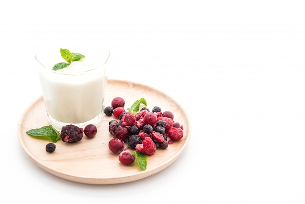 yogurt with mixed berries