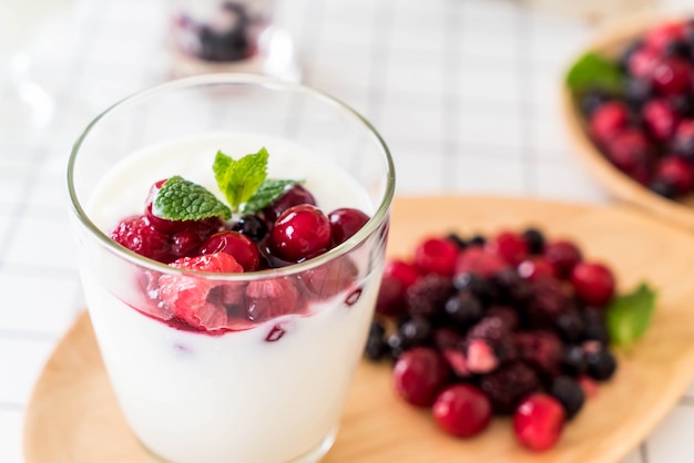 yogurt with mixed berries