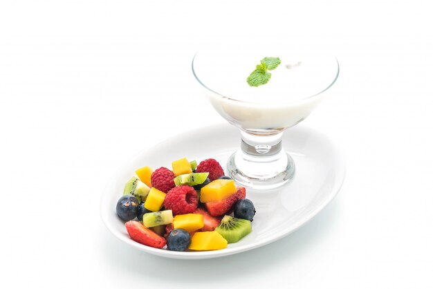 yogurt with mixed fruit