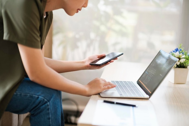 Young asian businesswoman working at office using mobile phonexA