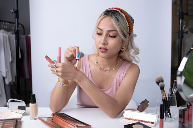 Photo young beautiful asian woman and professional beauty make up artist vlogger or blogger recording makeup tutorial to share on website or social media business online influencer on social media concept