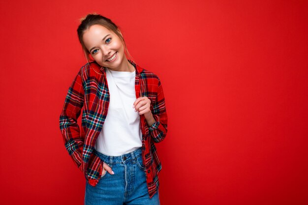 Photo young beautiful woman in stylish red hipster shirt and casual white tshirt for mockup positive