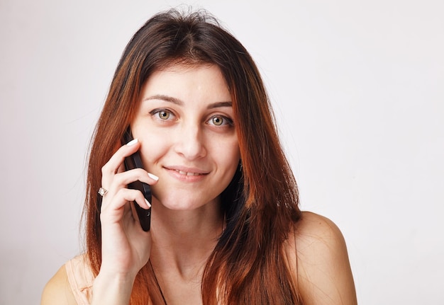 Young brunette woman talking on her mobile phone