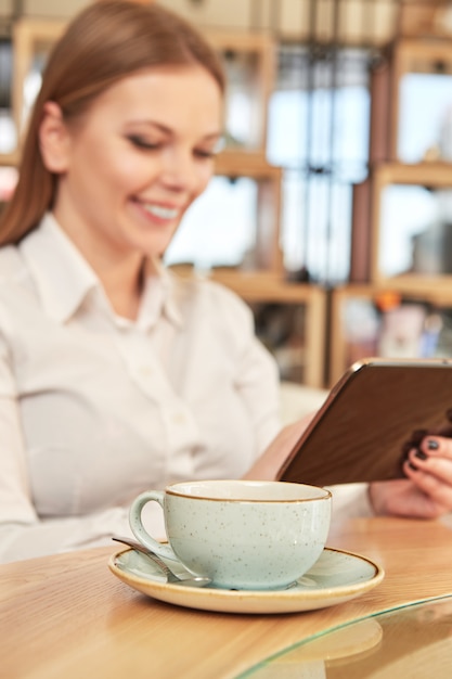 Young business woman using digital tablet at the coffee shop