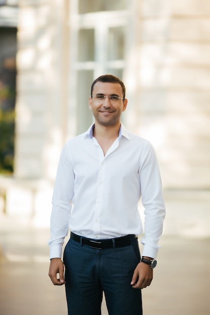 Young businessman in the city wearing a shirt