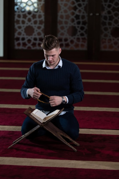 Young Businessman Muslim Praying