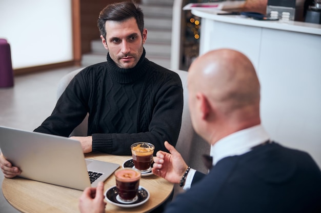 Young businessman talking with partner in informal atmospehere