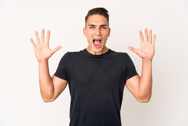 Young caucasian handsome man isolated screaming to the sky, looking up, frustrated.