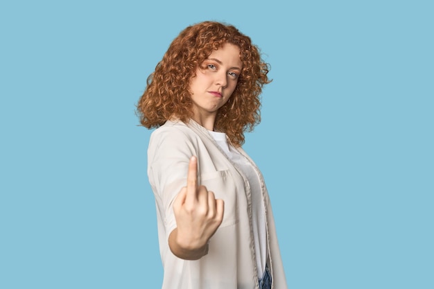 Photo young caucasian redhead woman pointing with finger at you as if inviting come closer