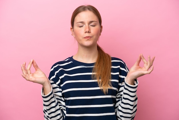 Photo young caucasian woman isolated on pink background in zen pose