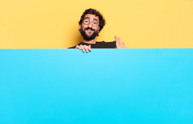 Photo young crazy bearded man expressing a emotion with a copy space