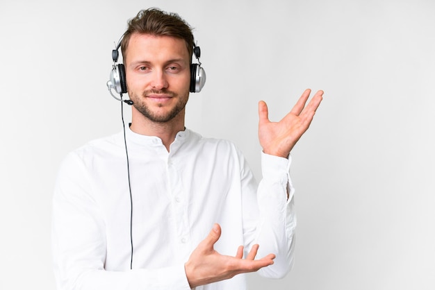 Photo young handsome caucasian man over isolated background