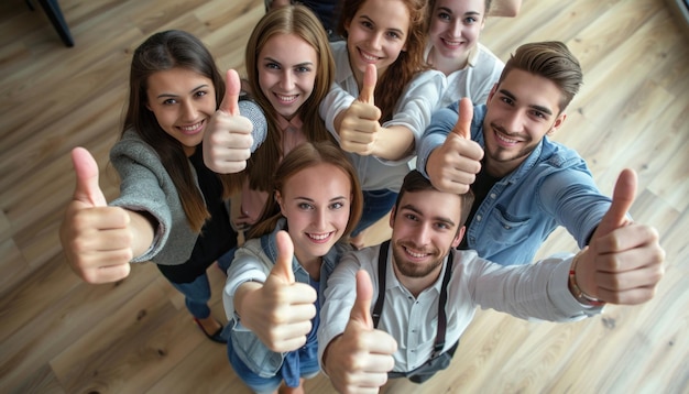 Photo young people happily sharing a thumbs up gesture at a fun event