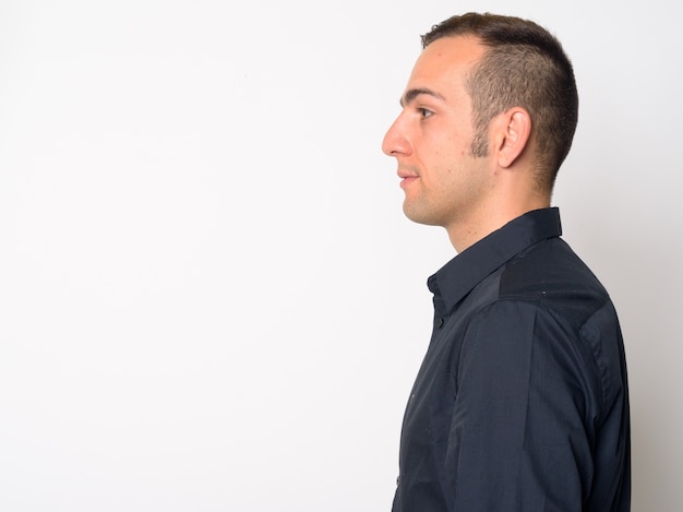 Photo young persian businessman against white wall