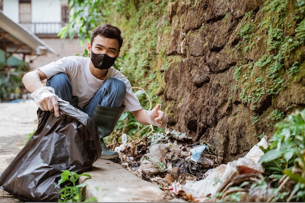 Young volunteers keep the environment clean by picking up trash