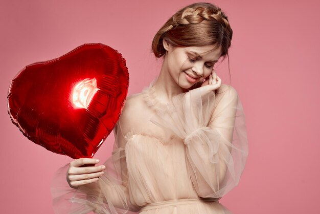 Photo young woman holding bauble