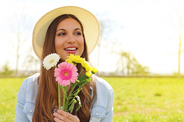 Young woman holding a bouquet of flowers