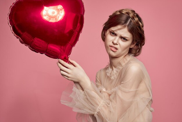 Photo young woman holding christmas decoration