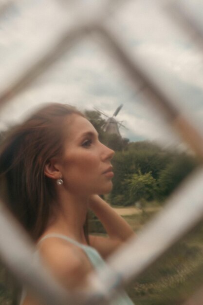 Photo young woman looking away