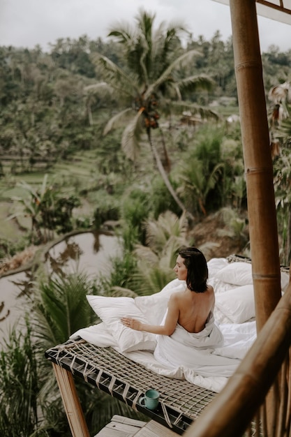 Photo young woman sitting on hammock