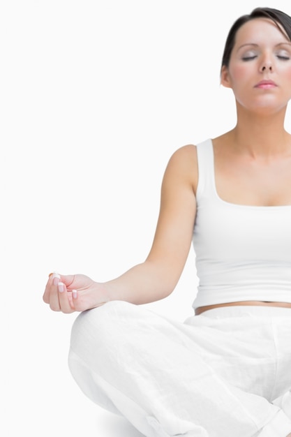 Photo young woman sitting in lotus position