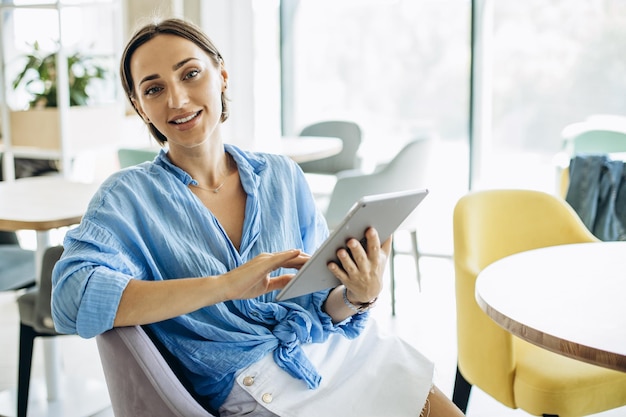 Young woman using tablet in a cafe