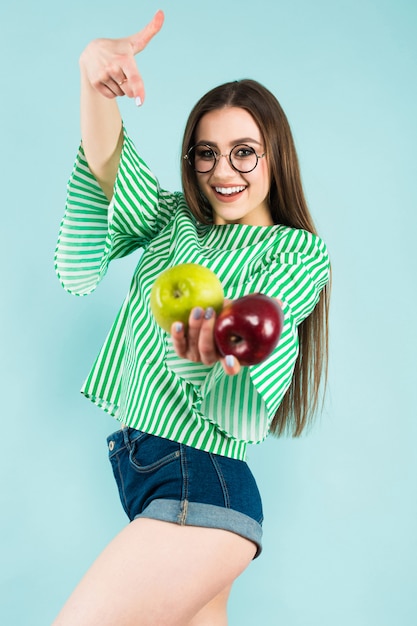 Young woman with two apples