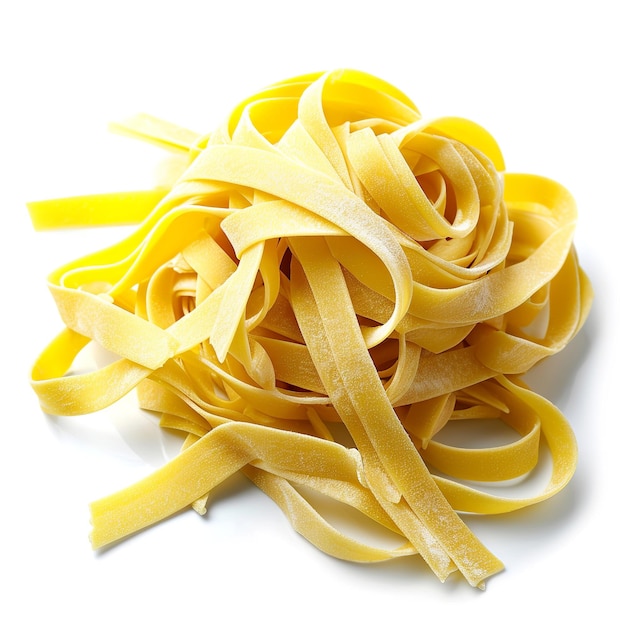 Photo yummy raw tagliatelle isolated on white background