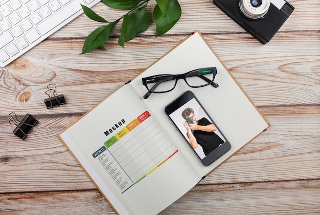 Agenda and mobile on desk