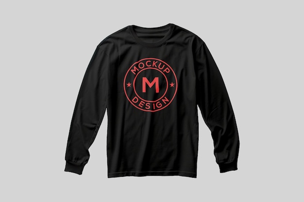 a black shirt with the word m on it