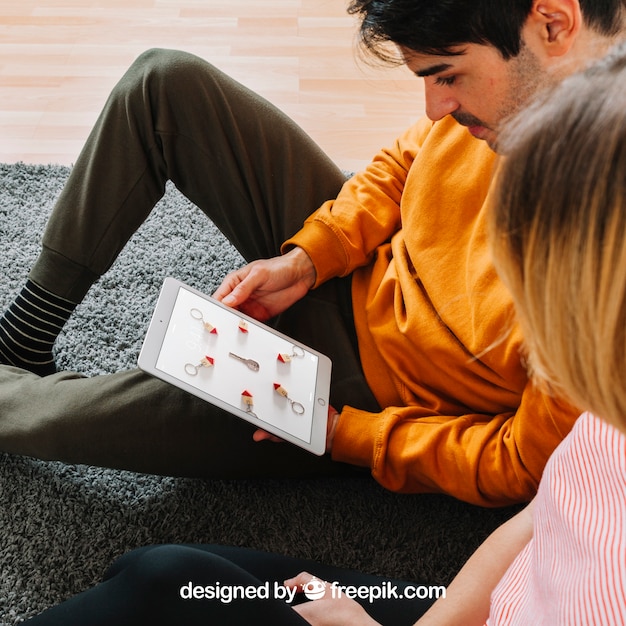 PSD couple looking at tablet