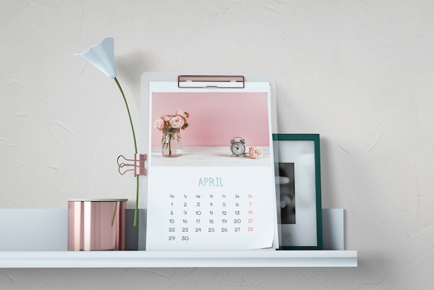 PSD decorative calendar mockup on shelf