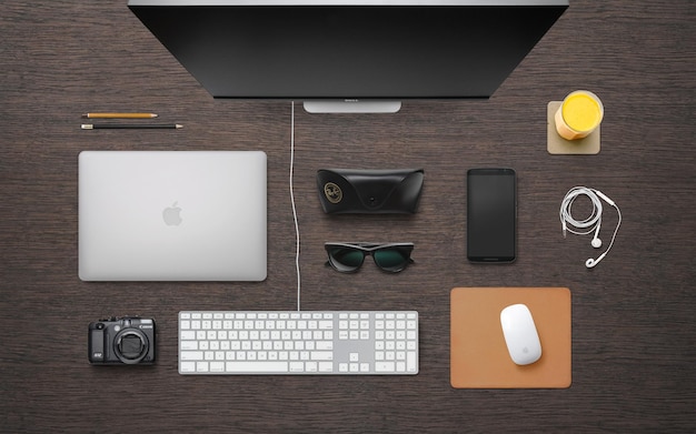 PSD designer desk essentials 38 isolated objects