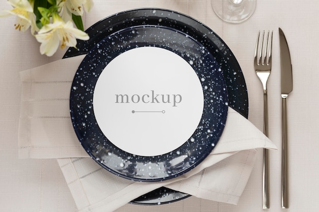 PSD elegant tableware assortment with round mock-up card