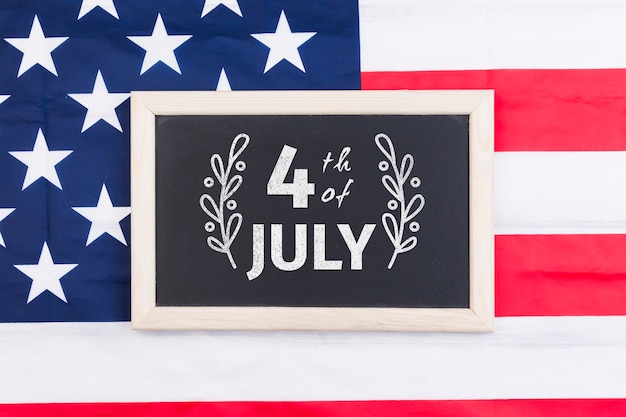 PSD flat lay independence day mockup with slate