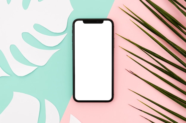 PSD flat lay smartphone mock-up with leaves