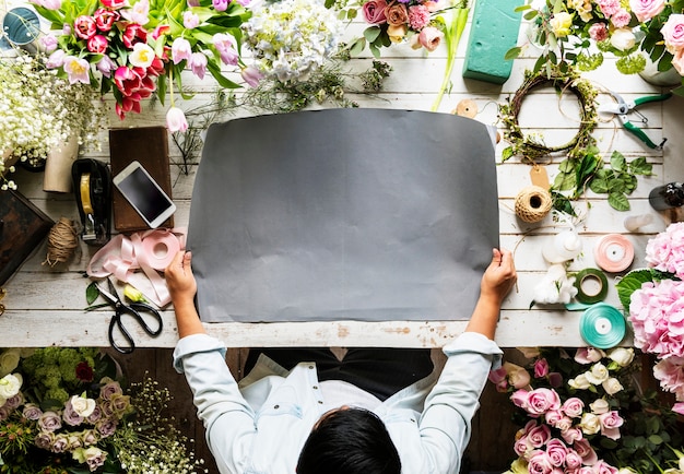 PSD florist showing empty design space paper on wooden table