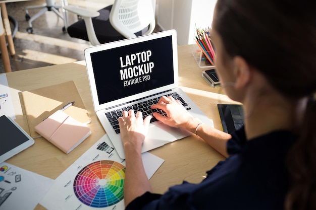 PSD laptop photo mockup