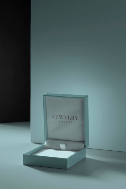 Luxurious jewelry packaging arrangement