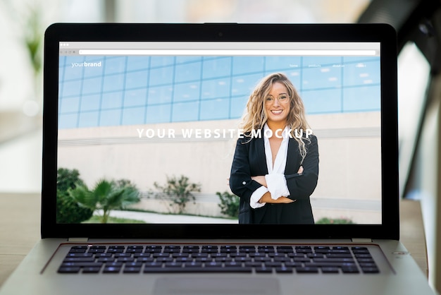 PSD professional laptop screen mockup