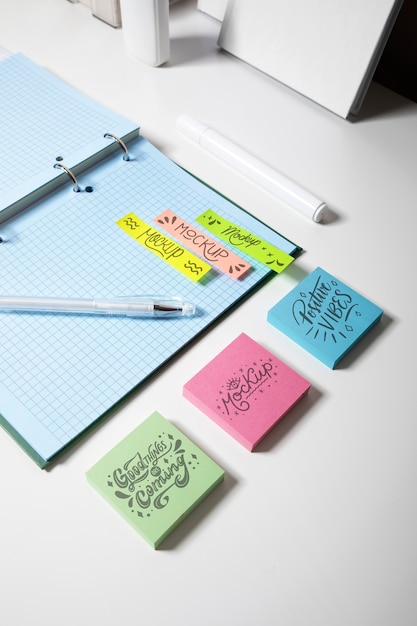 PSD small portable post it note mockup design