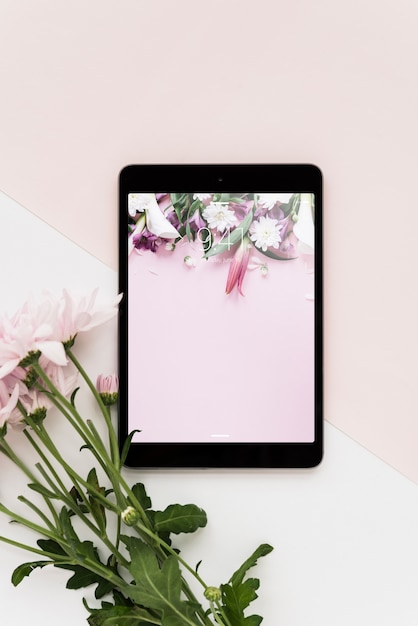 Tablet mockup with flowers