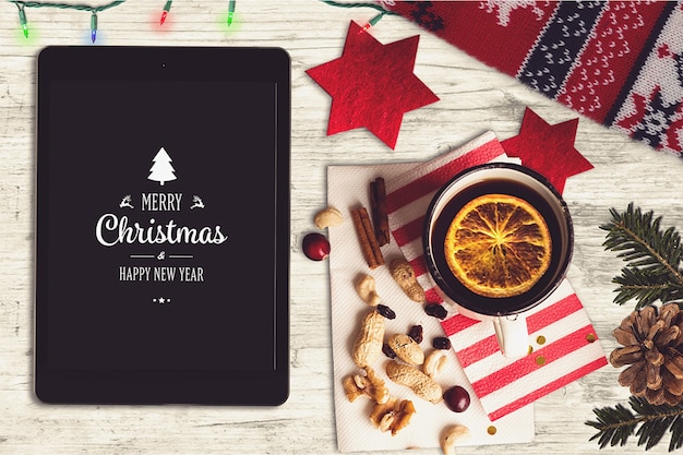 Tablet screen mockup with christmas design