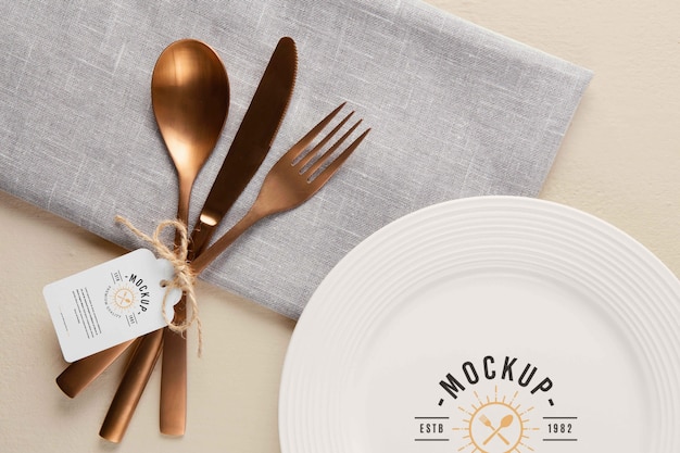 Tableware arrangement with mock-up tag